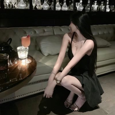 林绾绾 Lxz668 个人真实博主
注意甄别
ID 主接任务定制
TG+V 有🚪 有瘾 有惊喜(每万粉限时露脸删 只在群内留
存)自拍不易 求个搭子 咨询门槛移步TG或私信(视频
男主均系本公主前任,已被火车撞死,他全家都被撞死了!欢迎来扰)更多好玩的在🛰️小号@Lxz668___