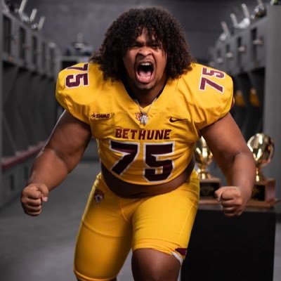 @Royals__FB Head Coach: @JeffConawayTFA gmail: devinenoah697@gmail.com 980-271-8707. NCAA ID: 240221935