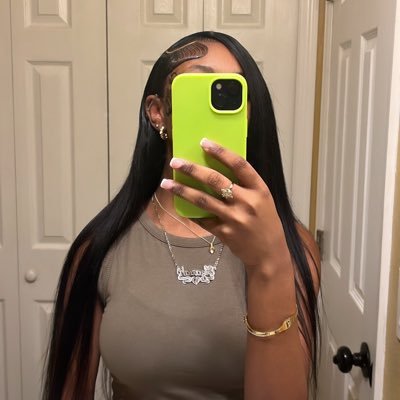 moreeofzazaa's profile picture. 