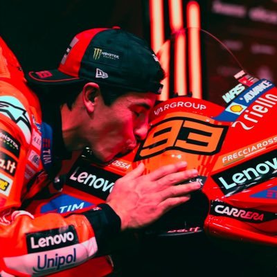 lecsebx's profile picture. @5sewis media account