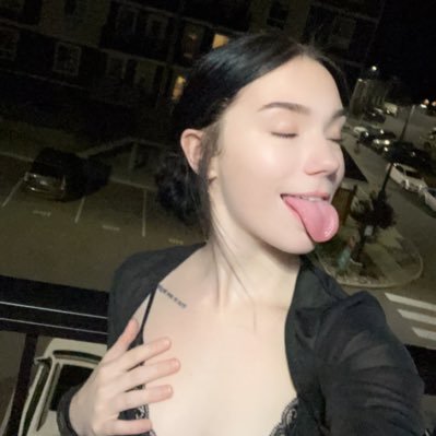 Your petite online gf or good little slut and everything inbetween😜💕| 18+ (ONLY ACCOUNT) Message for business inquiries ☺️ (NO MEET UPS)