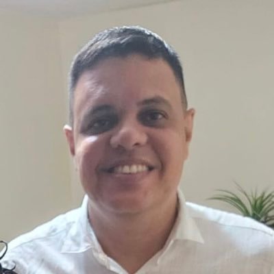 Analista de sistemas, Gerente de projetos e Programador Full Stack. Docente de graduação e curso técnico.