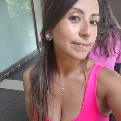 Mujer, mamá, feminista, lila 🦁💜, futbolista amateur⚽, estudiante, tengo una Pyme 🙊. Las mujeres no lloran, las mujeres facturan.