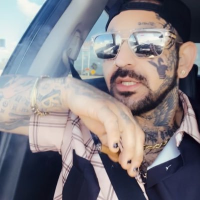 I love making content n just living life hmu!