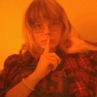 essy (shhh) Profile