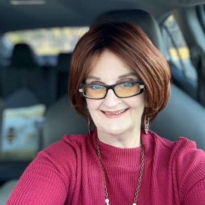 Divorced no one to tell me what to do! Living my best life & loving it!❤️