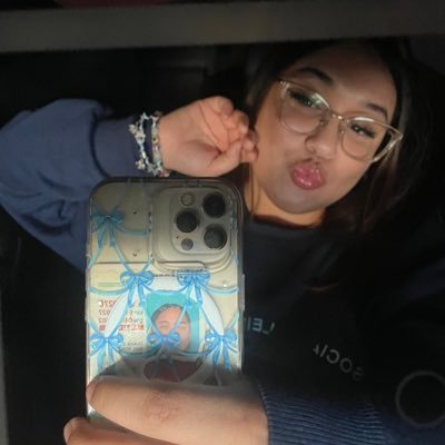 yourstrulyrisss's profile picture. 