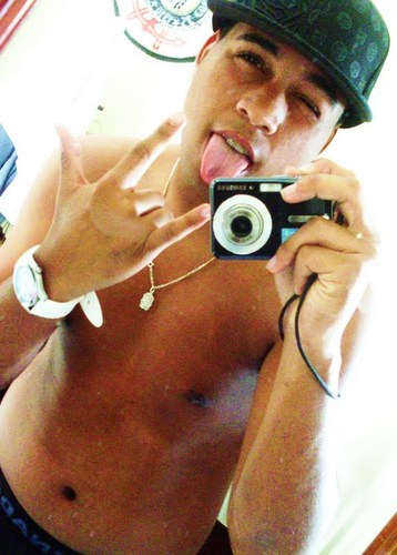 Não viva para que a sua presença seja notada,
mas para que a sua falta seja sentida ♪