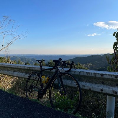 レースに出ることとロングライドが全ての学生です!
山が少し登れるスプリンターです。
