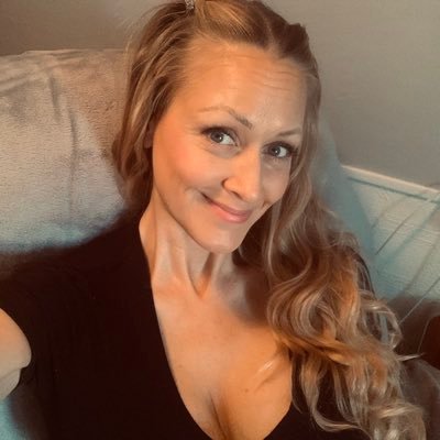 🕊 A Spiritual Gal, learning through hard knocks. 🎙 VO Artist, 🤓 Complimentary Therapist, 🥋Black-Belt Achiever