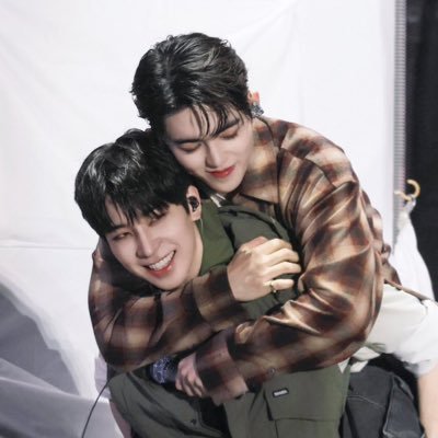ᴡʜᴇɴ ᴛʜɪɴɢs ᴀʀᴇ ʜᴀʀᴅ ᴀɴᴅ ʏᴏᴜ’ʀᴇ ᴛɪʀᴇᴅ ɪ’ʟʟ sʜɪɴᴇ ᴏɴ ʏᴏᴜ ᴅᴏɴ’ᴛ ʟᴇᴛ ɢᴏ ᴏғ ᴍʏ ʜᴀɴᴅ ʏᴏᴜ ᴡᴇʀᴇ ɴᴇxᴛ ᴛᴏ ᴍᴇ ɪ ᴡᴀs ɴᴇxᴛ ᴛᴏ ʏᴏᴜ - ᴄᴀᴍᴘғɪʀᴇ 🏕 @faIIincarat 💛