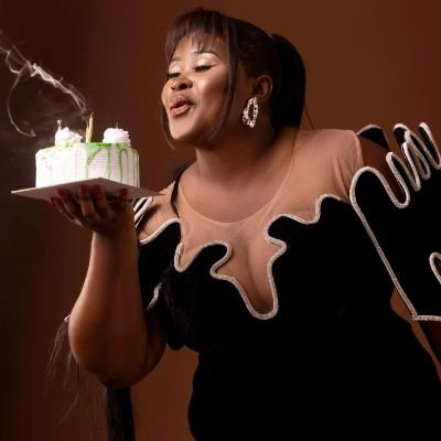 Entrepreneur 👩‍💼
CEO : LM curvy Fashion ( Facebook); Instagram : LM curvy_fashion21
CEO: LM Shopping online
Licencié en santé et développement communautaire