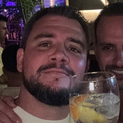 Jechuli's profile picture. No seas tan blando que te expriman, ni tan duro que te rompan.