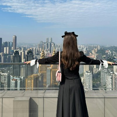 I am a travel and reading enthusiast. When I explore the world, I always bring a book with me to enjoy every quiet moment. (Scammers please stay away from me)