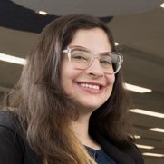 Repórter na @argusmedia, mestranda @usponline. Ex-@ae_broadcast, ex-trainee @agencialupa. PCD. Amo gente, livros e capuccino. Compartilho notícias e reclamações