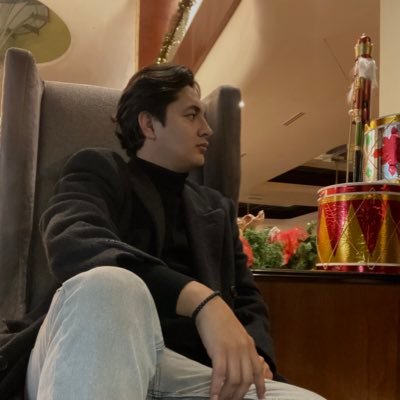 Romancasta_'s profile picture. Just living the moment