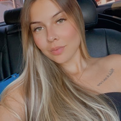 25y, Biomédica, casada com o amor da minha vida e postando besteira nessa rede de vez em quando.