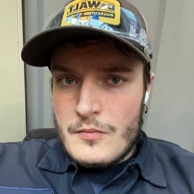 M2GAMER10's profile picture. 28