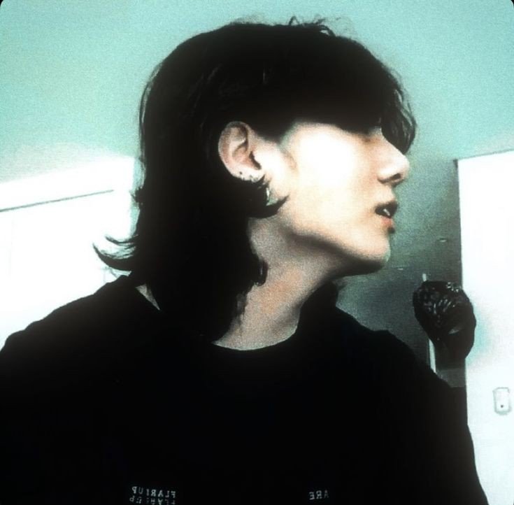 strbwry2's profile picture. - kookv; read au, the content is just reading au.