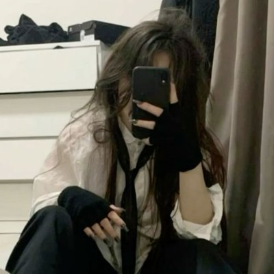 I open up the paper
There's a story of an actor
Who had died while he was drinking
It was no one I had heard of ♪