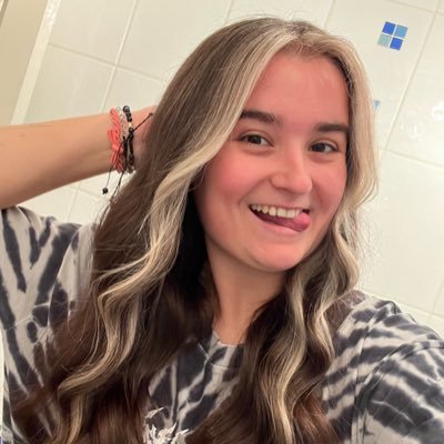 27🪐• Disney🏰 • Star Wars🌟• Grishaverse🌙 • Pop Punk/Alt Rock🎸 • Books 📚 • My Disney ACNH island - DA-9275-4113-7592✨| priv account @heartsleeve__ ❣️