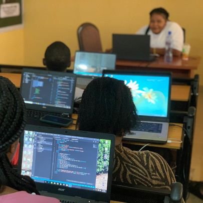 LyndaLyli27's profile picture. 👩‍💻 Software Engineer | Building solutions, one line of code at a time | Debugging