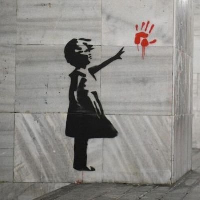 Pijanci u birtiji
složno pjevaju
uz harmoniku, harmoniku...