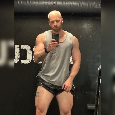 180cm / 85kg // 18+ only !! Onlyfans & justforfans créateur NO PPV