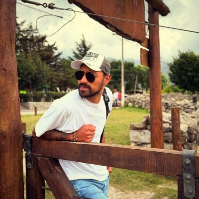 la vida aveces es jodida, entonces hay que joderla más.