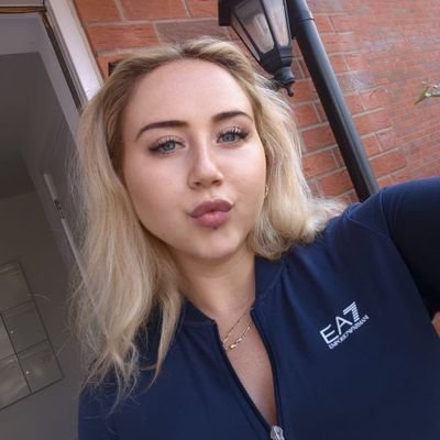 rileysync's profile picture. Weird, wonderful, and slightly awkward