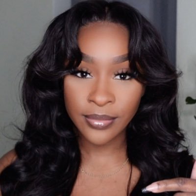 I give advice to single women and couples about sex, love & relationships. 52k subscribers on YouTube! FREE GUIDE “How To Make Him Obsessed With You”