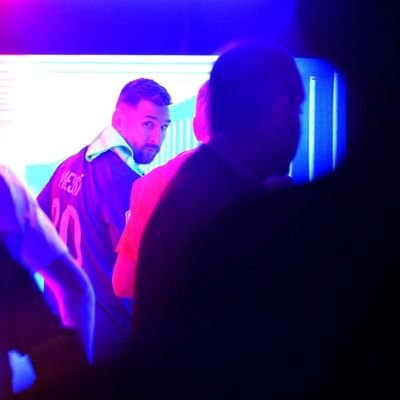 m10_lk's profile picture. لقد ارهقني تظاهري بالقوة، وكل شيئ أصبح معقد ومؤلم،
أنا الان متعب وهاذا كل مافي الأمر،