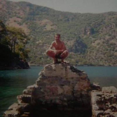 Ordu merkez
güzel üslup , karşılıklı saygı,güven ortam adap bilen 3. partner fantazisi olan çiftler...
AŞK İKİ KİŞİYLE,SEX ÜÇ KİŞİYLE YAŞANIR ...