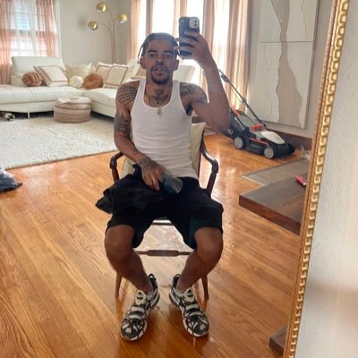 Ain’t tryna b friendly I just came to get a Bentley| $sham300