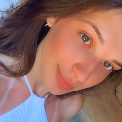 carolinadxsilva's profile picture. 