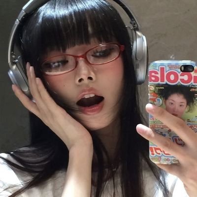 thvlovx's profile picture. #collegetwt ᯇ graphic design 4/8  ☁️  정신 ֶָ   ׁ   ✦