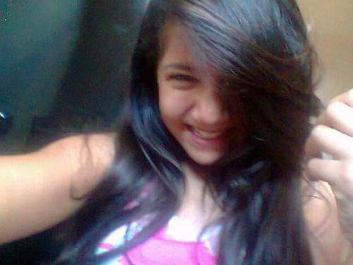 08/12/2011 - sou casada com o Pedro , tá ? ele me ama , ele já me abraçou e me beijou ... e eu sou um mentirosa rÁ :3 seguido , oficializa ☻- EX TWITTER PESSOAL
