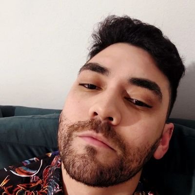 nicolascbrl's profile picture. just look at the flowers