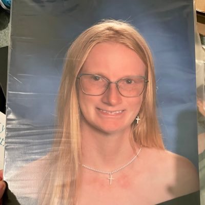 Level 18! Class of 2025 Nerd 🤓 cycling 🚴♀️ weirdo 🤪 science 🔬🥼 book lover 📚artist 🖌️🎭 gamer 👾! Safe space here no hate!