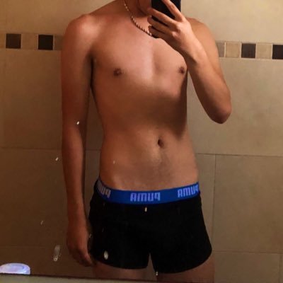 FFxtian's profile picture. 20y/o who loves fisting!!