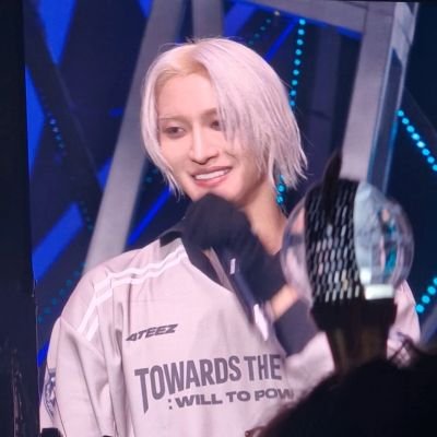 🇨🇵french|i love seonghwa | drawing 🎨|she/her |multi stan| atz,skz,svt,xikers, txt,enhypen...
(Ateez ult)