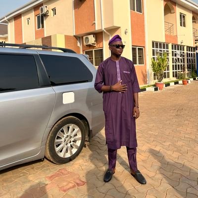 we are born, and we die, but in between, we live. #entrepreneur/fish farmer.♌ambivert.
GGMU @Manutd ❤ I love football
,follow me for instant follow back.