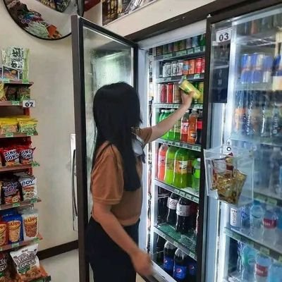 nafisakalilaa's profile picture. 