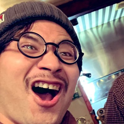 トーマヤスマサと読みます 元トマーニョ 東京西部で常時ヒゲメガネという音楽活動をしてます。X最近始めました。