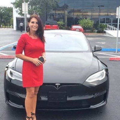 Residential Real Estate in FL,Waterfront & Beachside Specialist.First Tesla S Plaid owner in FL,Tesla Shareholder.#FSDBeta tester.Fluent in 6 languages.