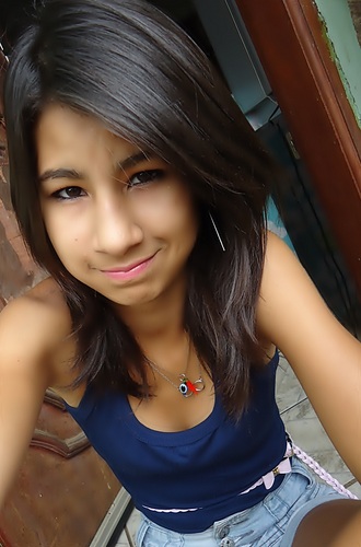 Não ligo que me olhem da cabeça aos pés..porque nunca farão minha cabeça e nunca chegarão aos meus pés ..