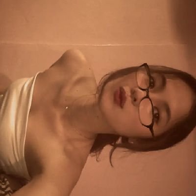 _gweychan's profile picture. 🦋✿ 
⊹𓂅ଘഒ⋆﹅