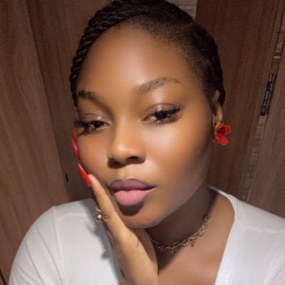 Fashion designer || digital marketer ||soft girl 💕 Jesus baby ☺️