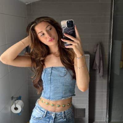 Main account @Dutch_goddess_ 👸 | Spoiled brat | I only respond to money | FindomNL