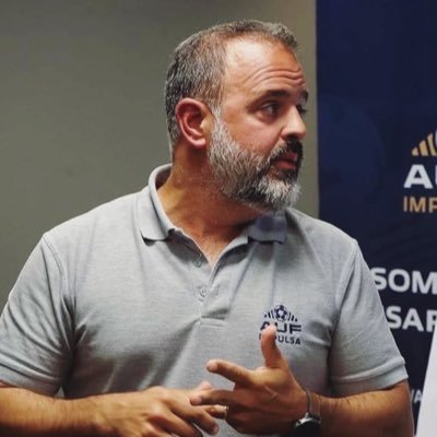 Prof. Ed.Física, Ent. Futsal (Nivel 1-Ita)/(Lic. A-Uy). Prof. en St. Brendan’s. Instructor Futsal CONMEBOL.